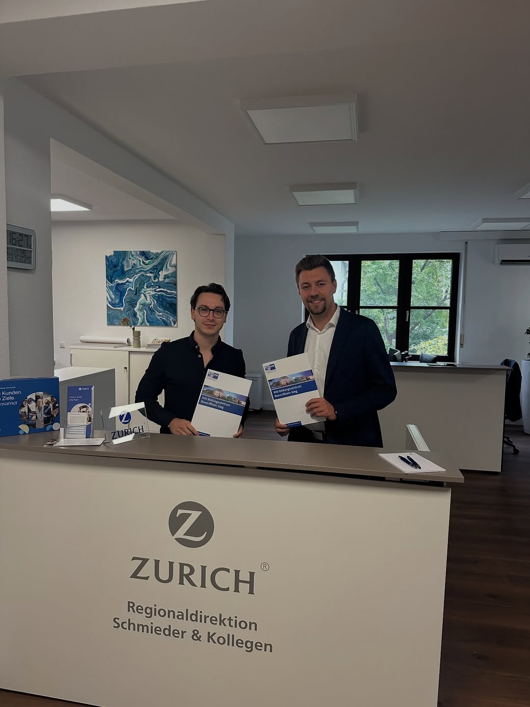 Glückwunsch an Simon und Sandro zur bestandenen IHK-Prüfung „Professionelle Kundenberatung“ – wir freuen uns mit euch!